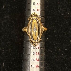 Vintage Avon Kensington Ring - size 4 - 5